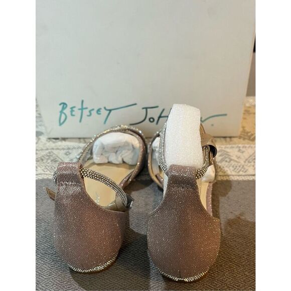 Betsey Johnson Women's Elsah Ballet Flat - Picture 4 of 7